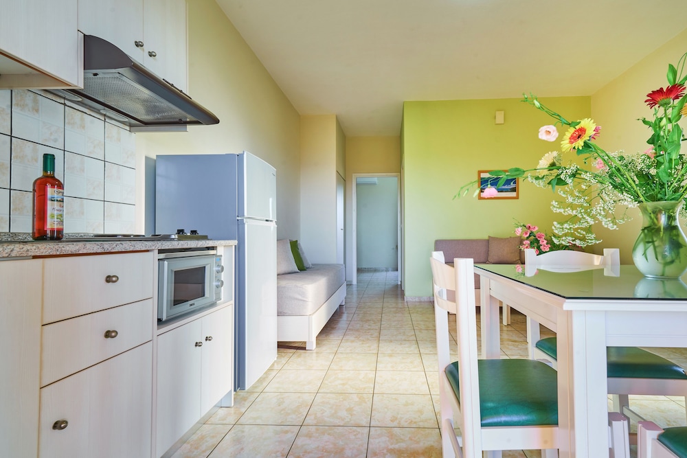Nanakis Beach Apartments photo1
