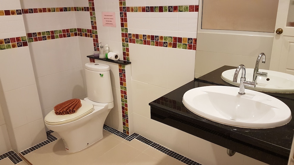 Green Harbor Hotel And Service Apartment 66/67