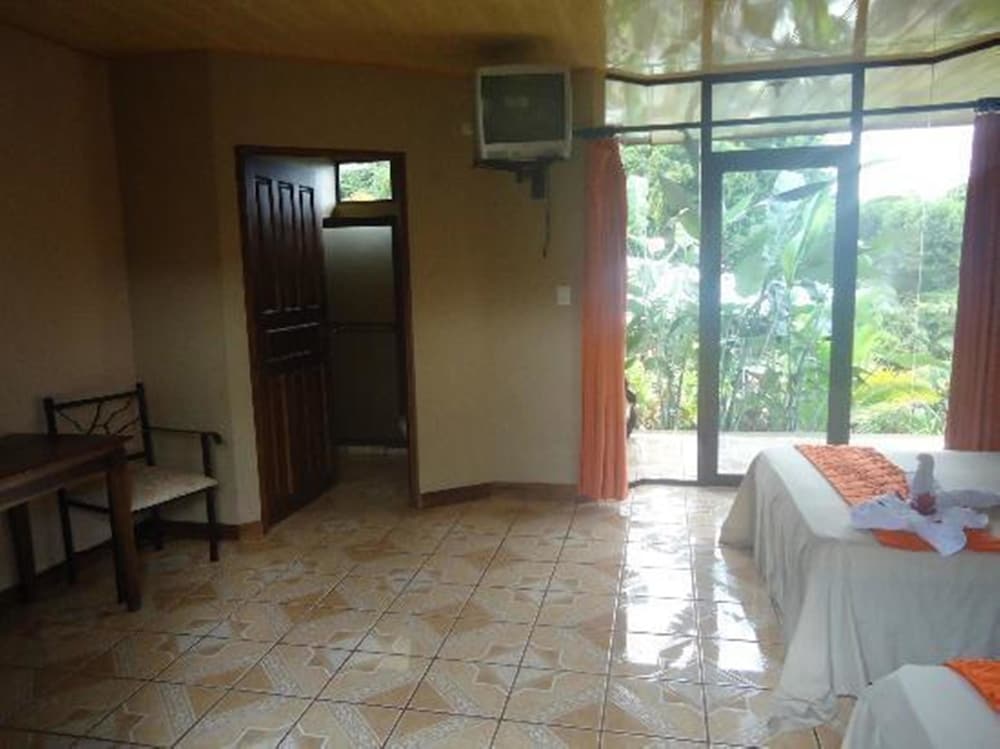 Ara Ambigua Lodge 15/50