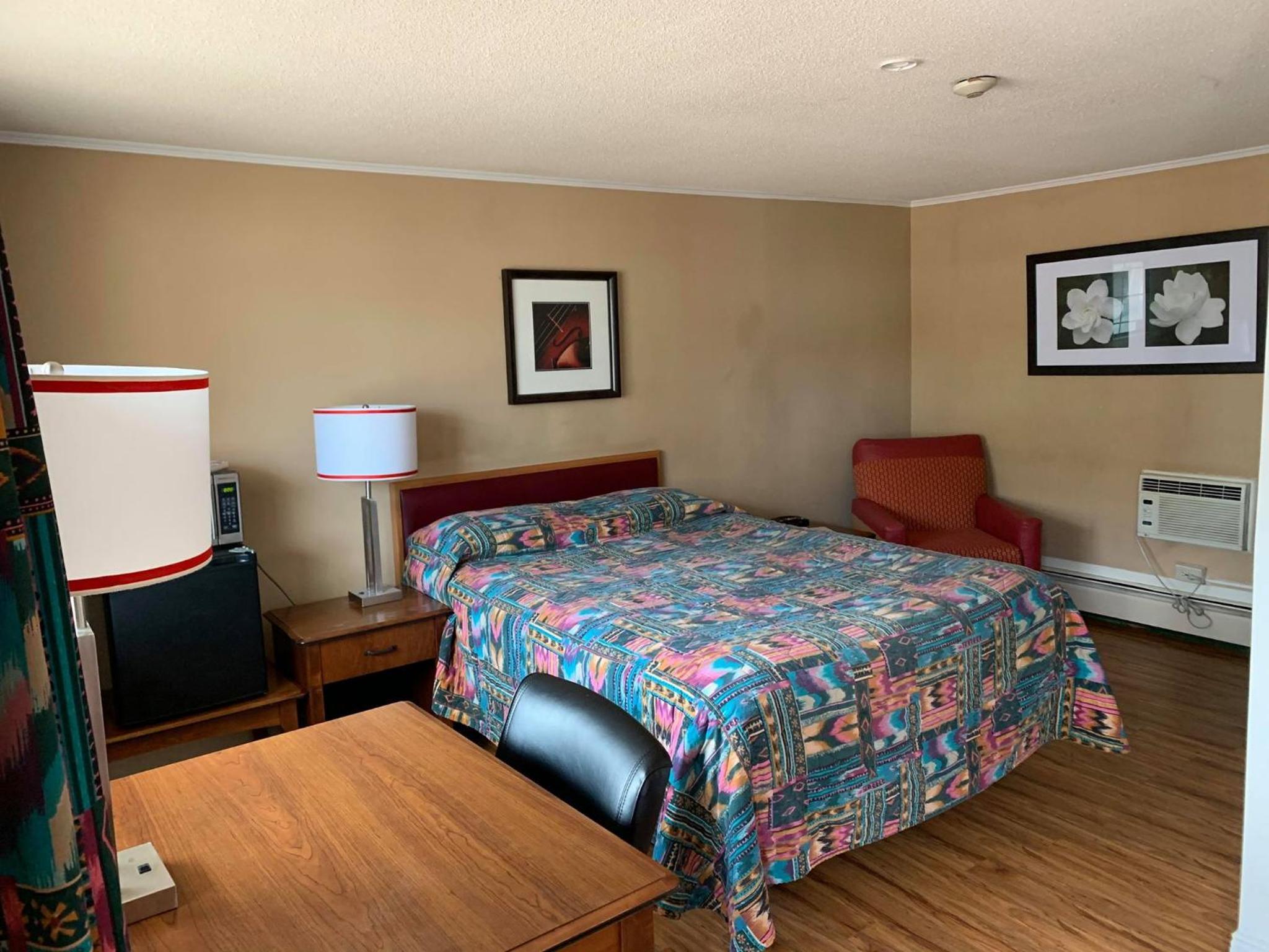 Stonehouse Motel And Restaurant 7/21