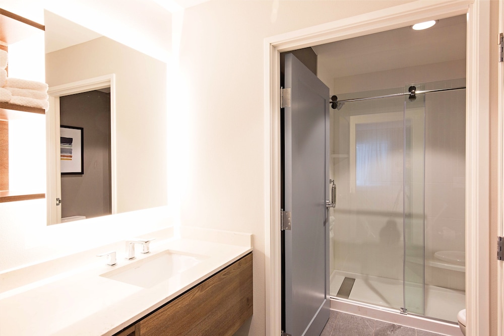 Staybridge Suites Denver North Thornton 24/67