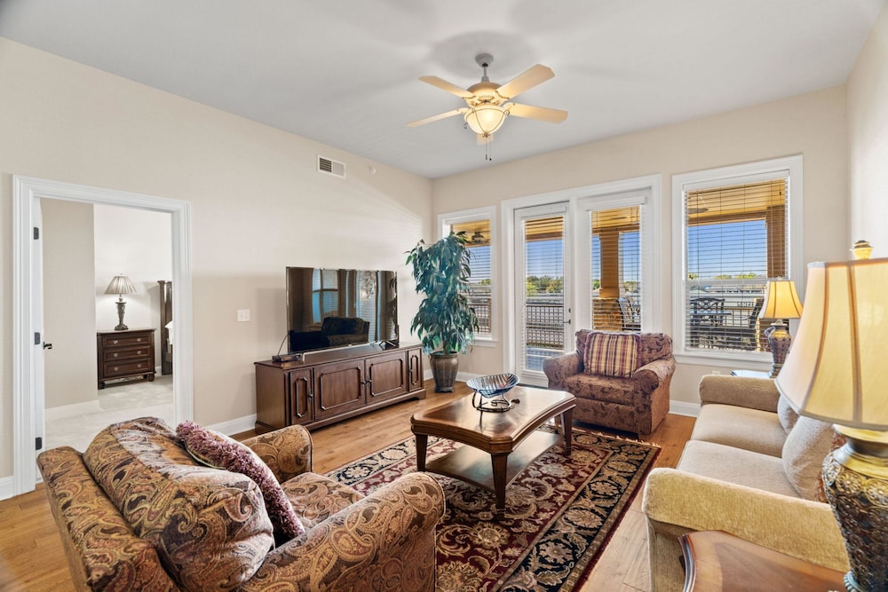 Horseshoe Bay Resort 43/66