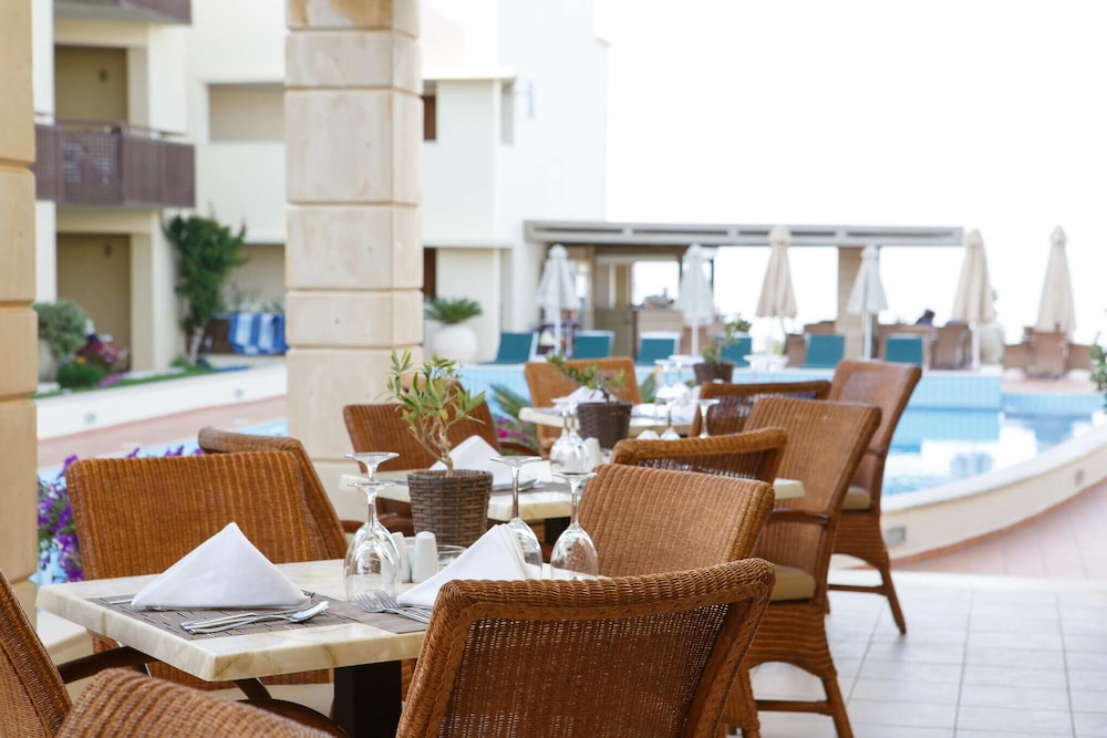 Giannoulis Santa Marina Plaza 31/50