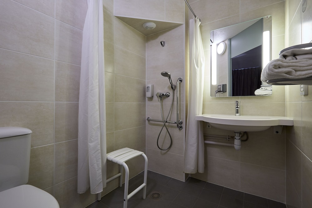 B&B Hotel Caen Memorial 8/33