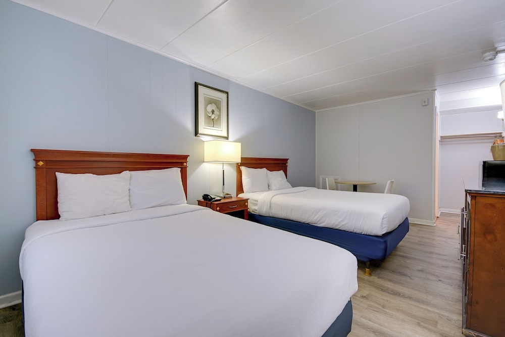Rideau Motor Inn 15/44