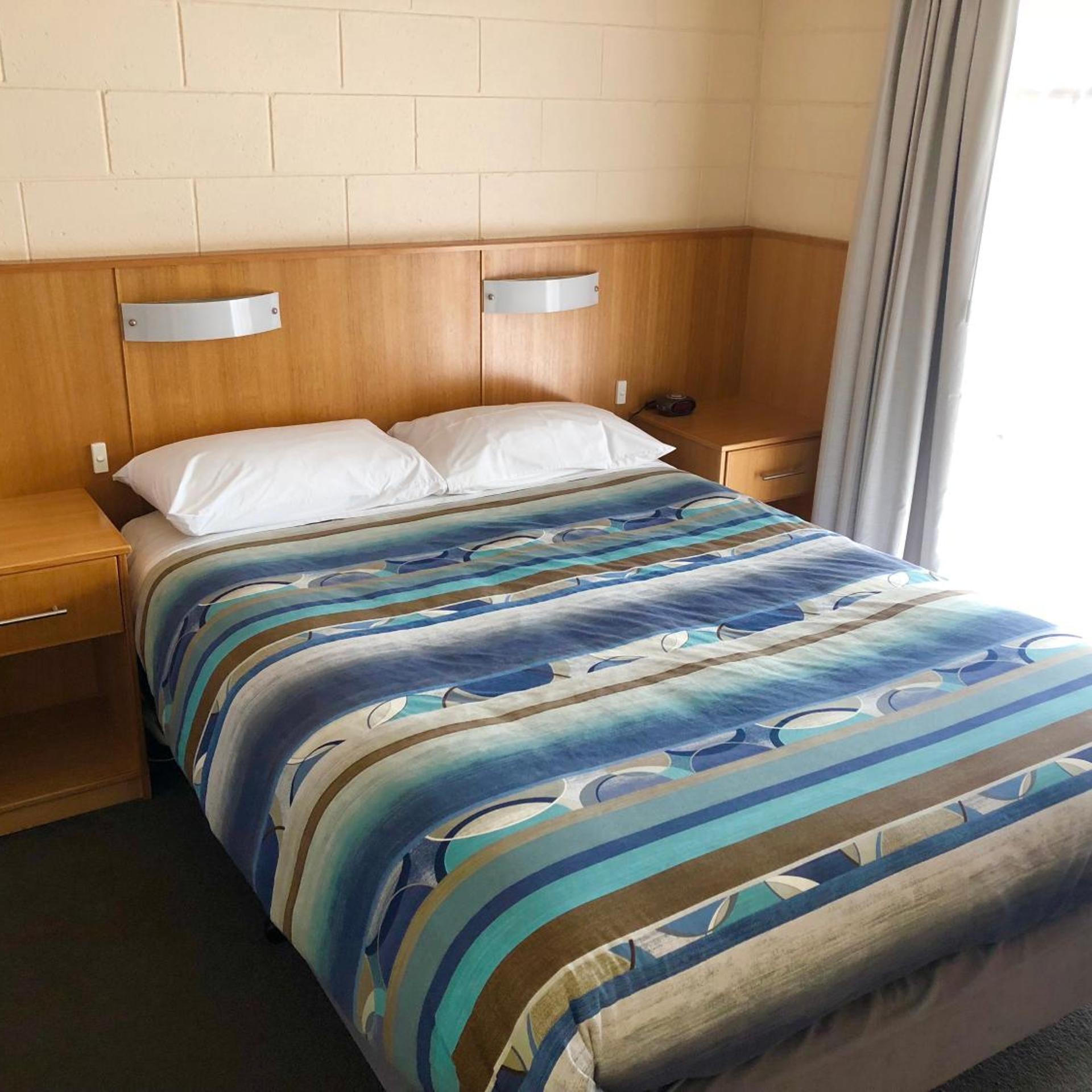 SHEFFIELD MOTOR INN 19/43