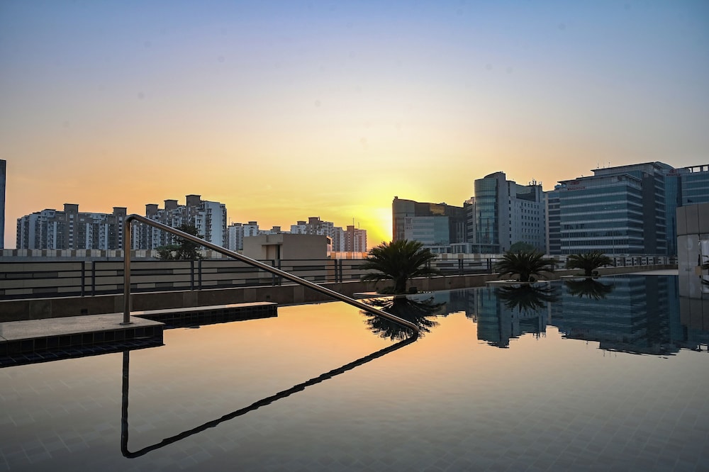 Alivaa Hotel Gurugram Sohna Road 56/60