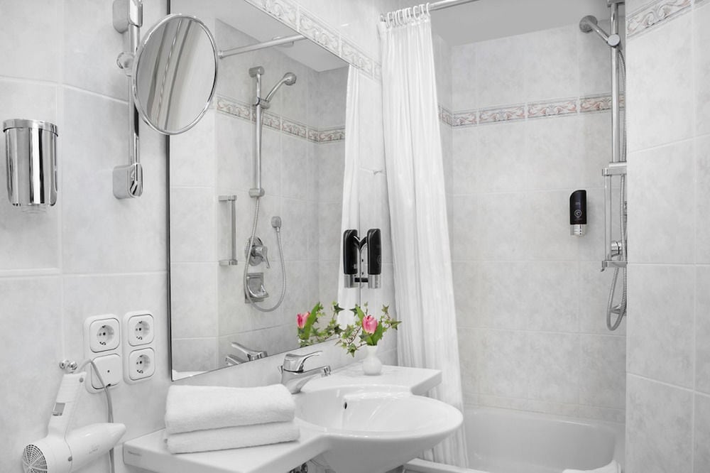 غرفة عائلية بسرير كوين مع أريكة، Centro Hotel Kaiserhof Deluxe 3/4