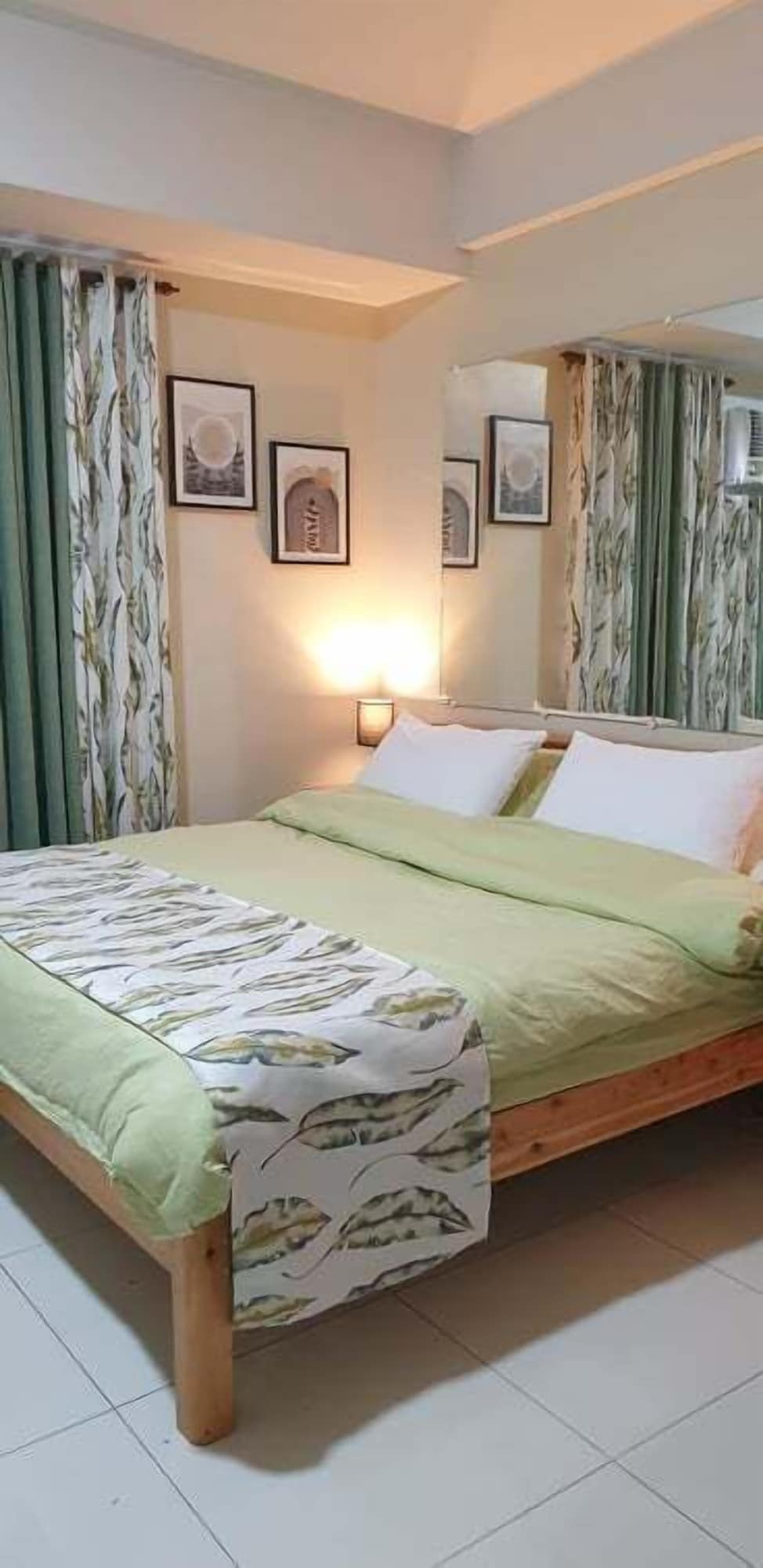 CONDO, SIGNATURE