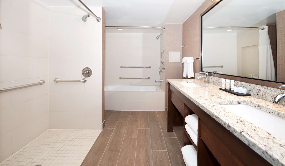 Embassy Suites by Hilton Cincinnati Northeast Blue Ash 50/54
