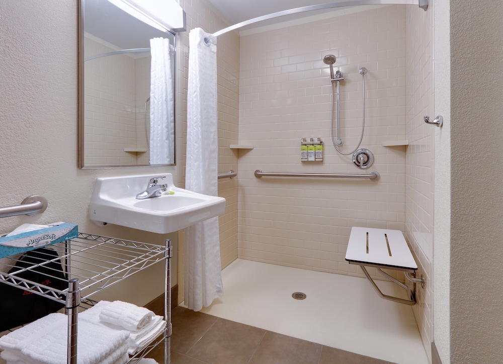 Candlewood Suites Salina 13/49