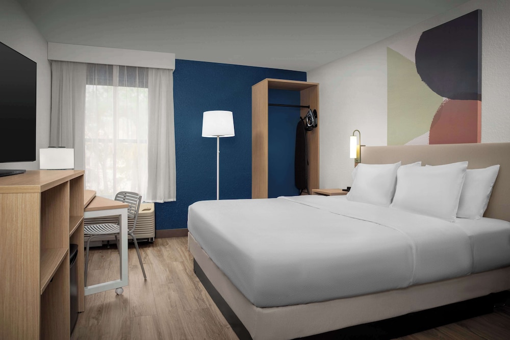 ROOM, KING BED