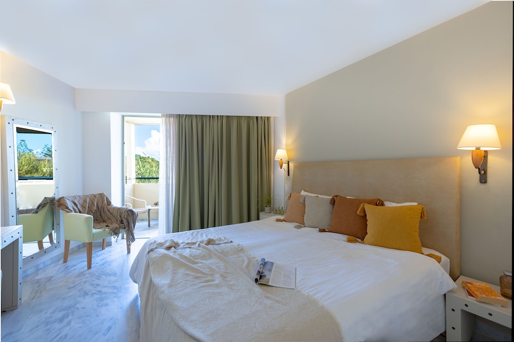 Giannoulis - Santa Marina Beach Hotel 12/77