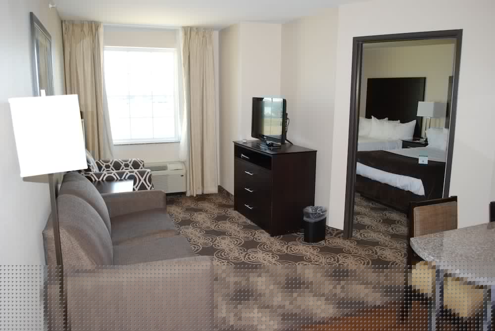 Landmark Suites 27/50