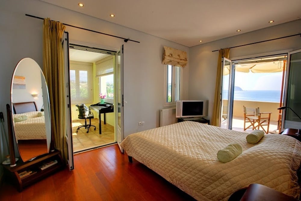 Monambeles Villas 12/76