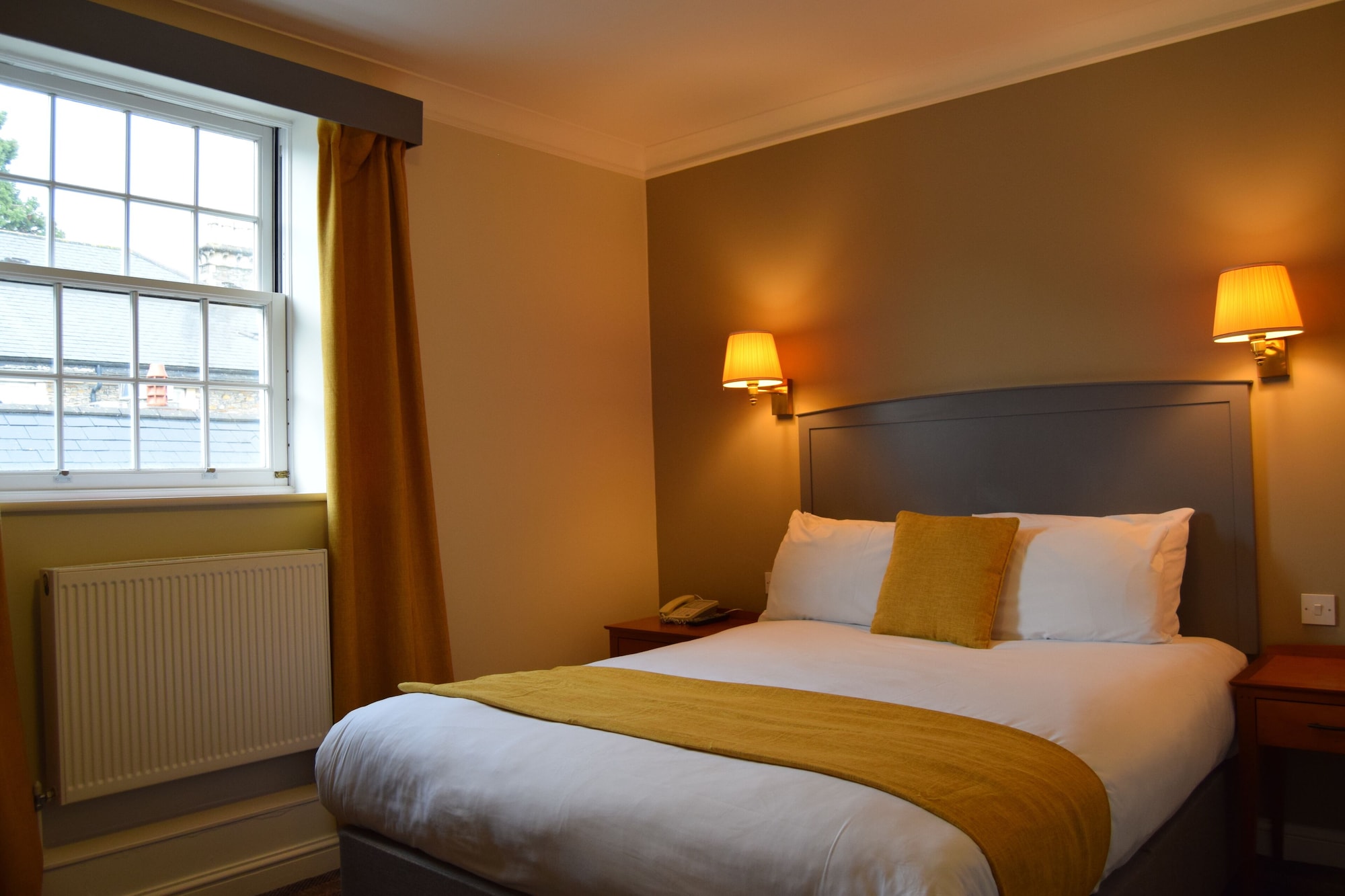 ROOM, DOUBLE BED