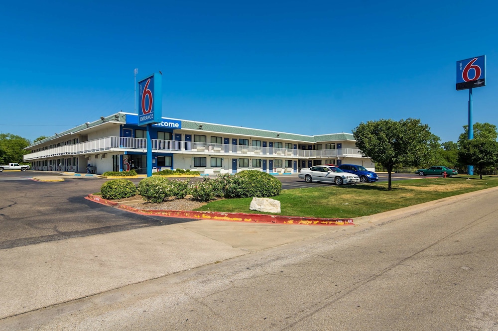 Motel6 Bellmead, TX - Waco 10/57
