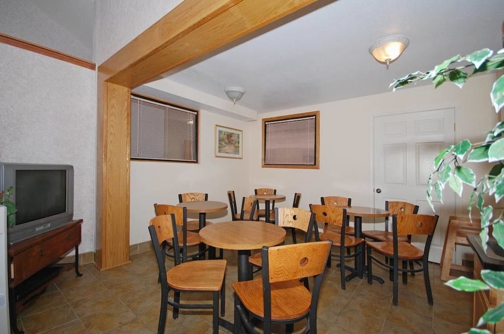 Quality Inn Pell City I-20 exit 158 33/37