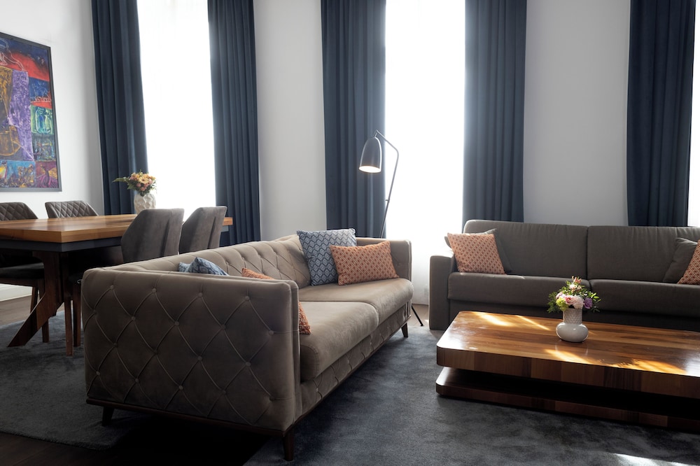 Utto Luxury Suites 35/54