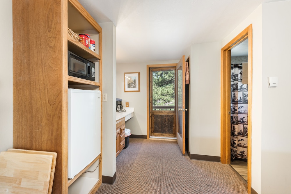4 Seasons Inn on Fall River 25/76