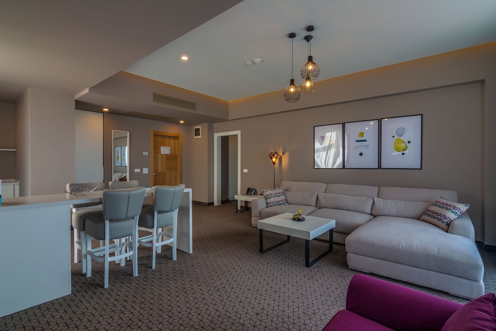 Nyota Hotel & Conference Center 12/33