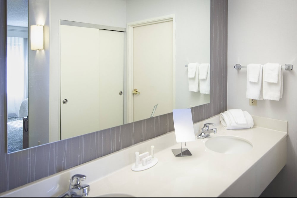 Courtyard By Marriott Valdosta 7/35