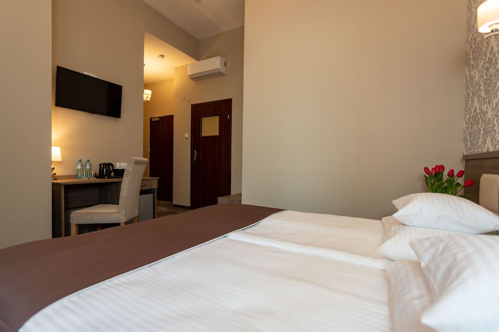 Hotel Maximum 11/50