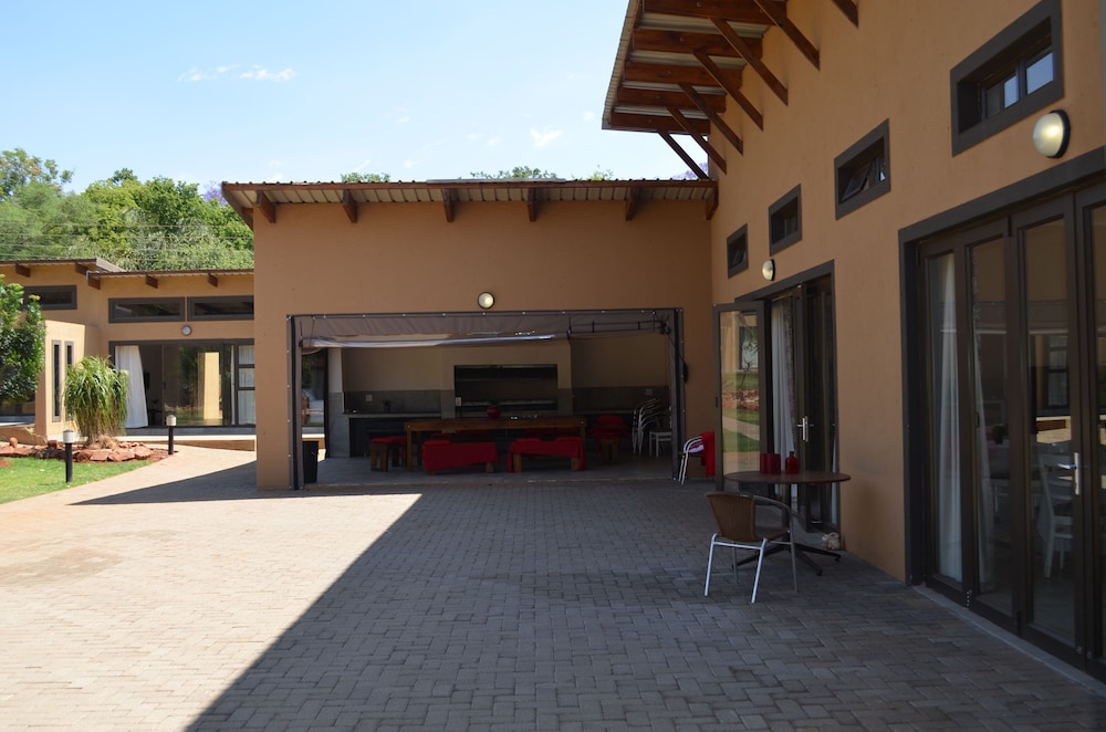 Manor Hills Guest Lodge 21/40