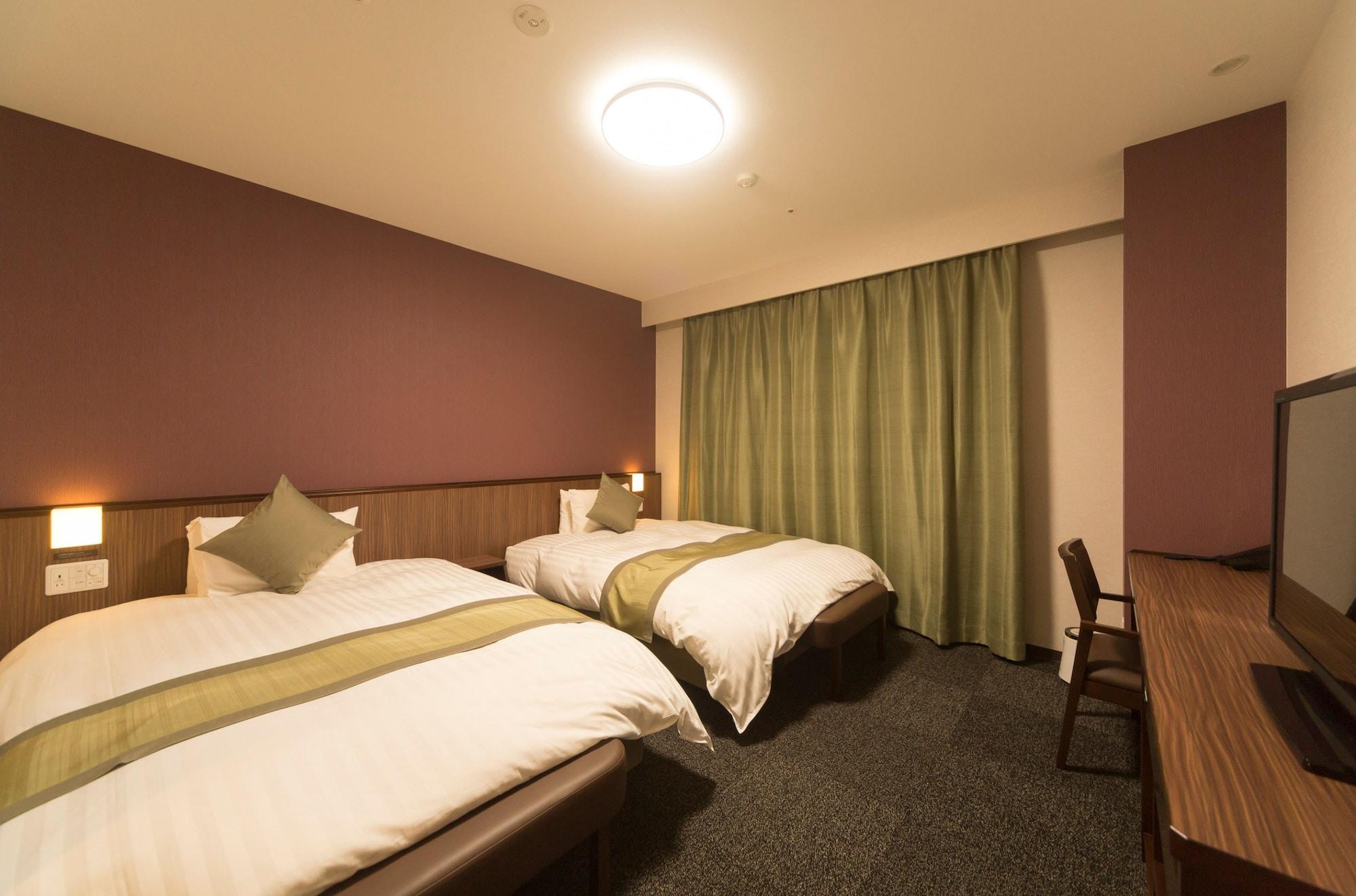 Room, Twin Beds, Smoking