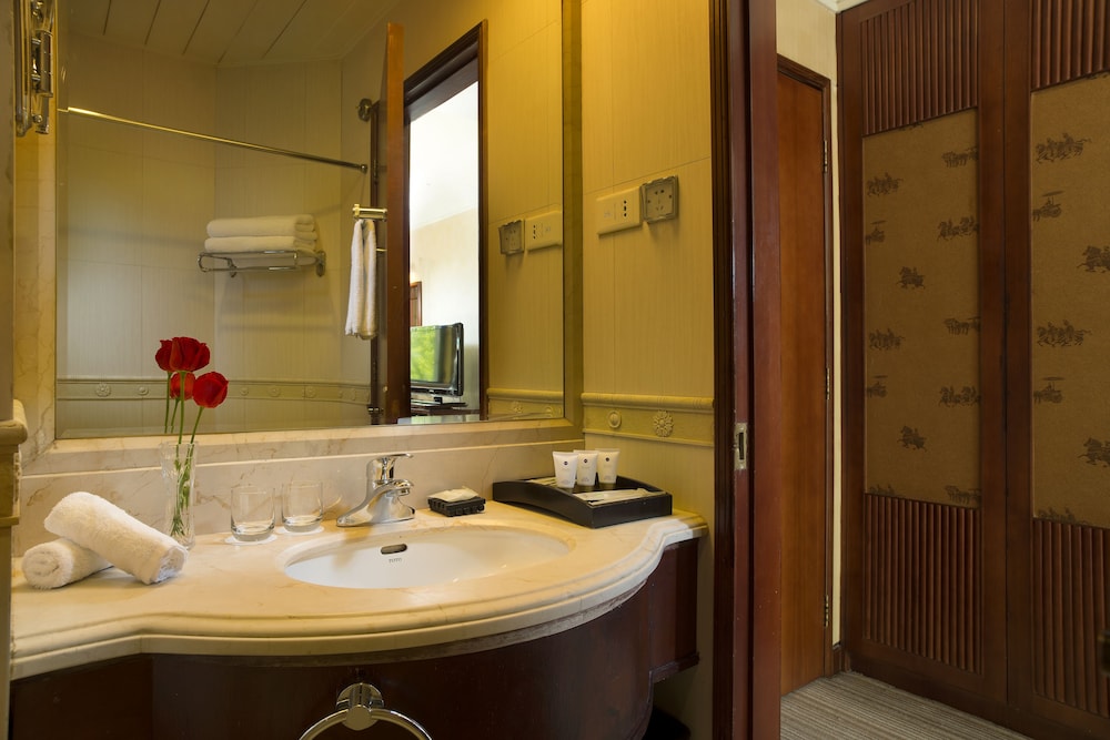 Grand Mercure On Renmin Square 18/64