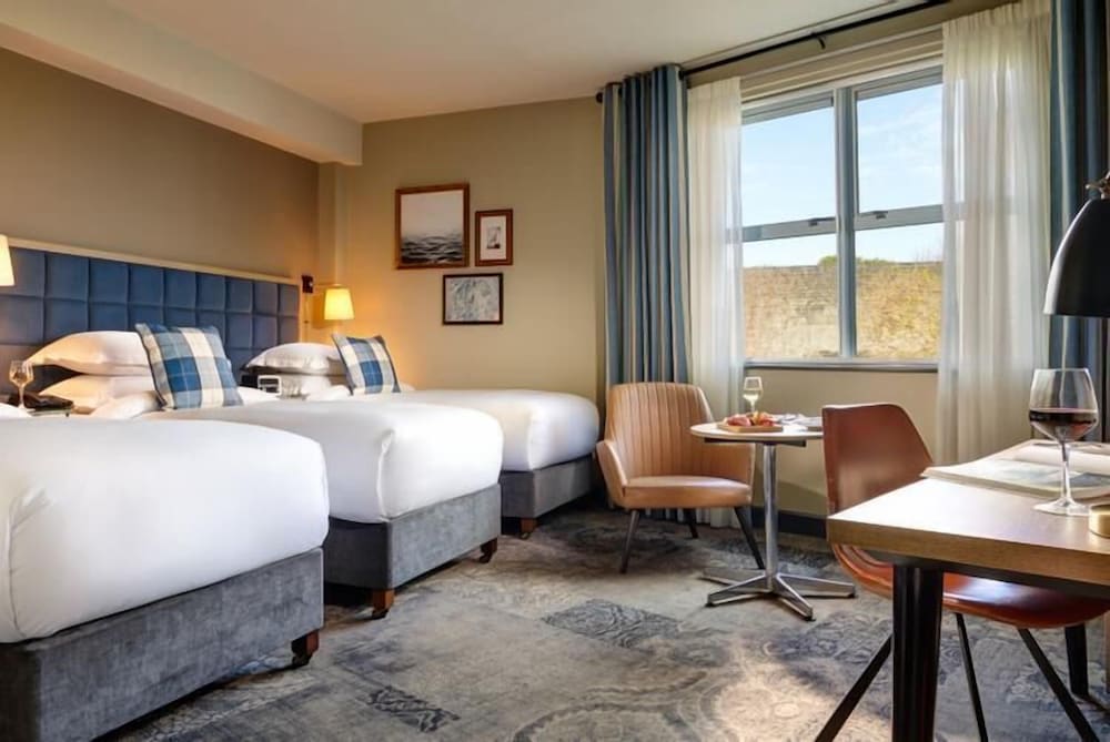 Harbour Hotel 31/64