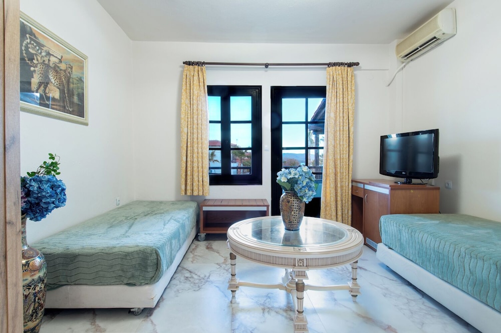 Assa Maris Beach Hotel 58/108