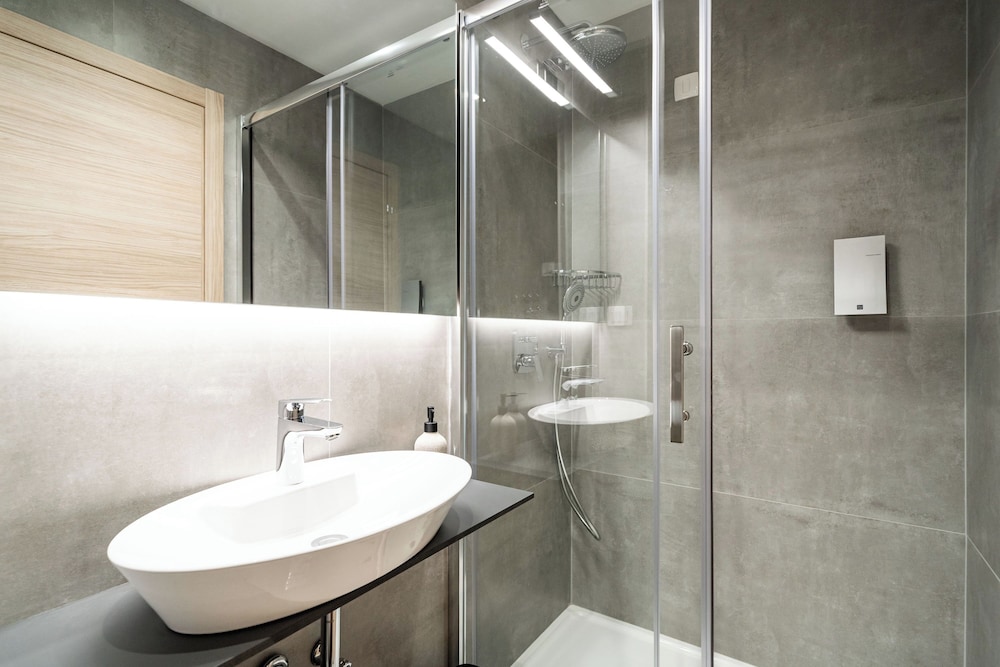 Bacan Serviced Apartments 63/64