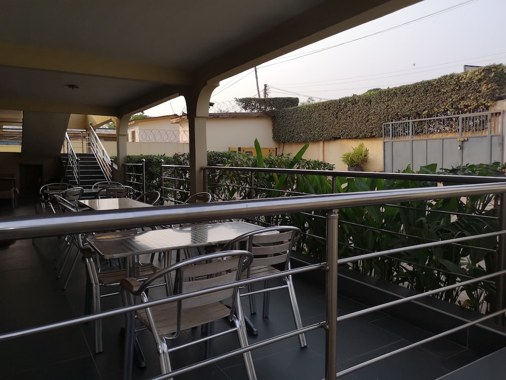 The Golden Apple Guest House 46/74
