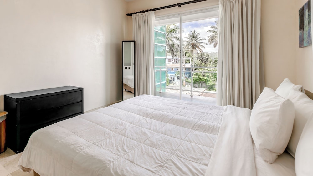WATERMARK LUXURY OCEANFRONT ALL SUITE HOTEL 23/56