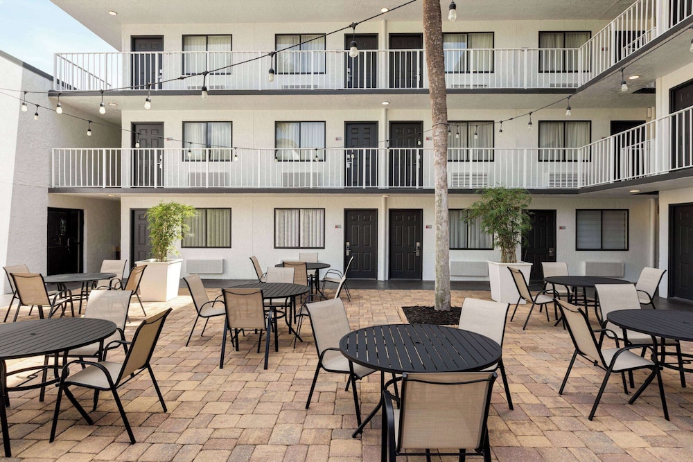 Mai Hana Hotel and Suites International Drive 42/55