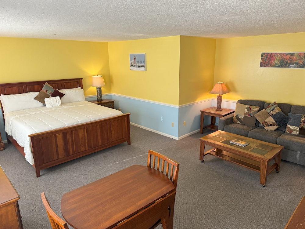 Room, King Bed, Downtown View