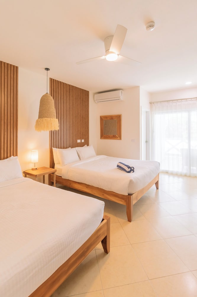 غرفة ديلوكس بسريرين كوين بشرفة بإطلالة جزئية على البحر، Hotel Santa Teresa 2/10