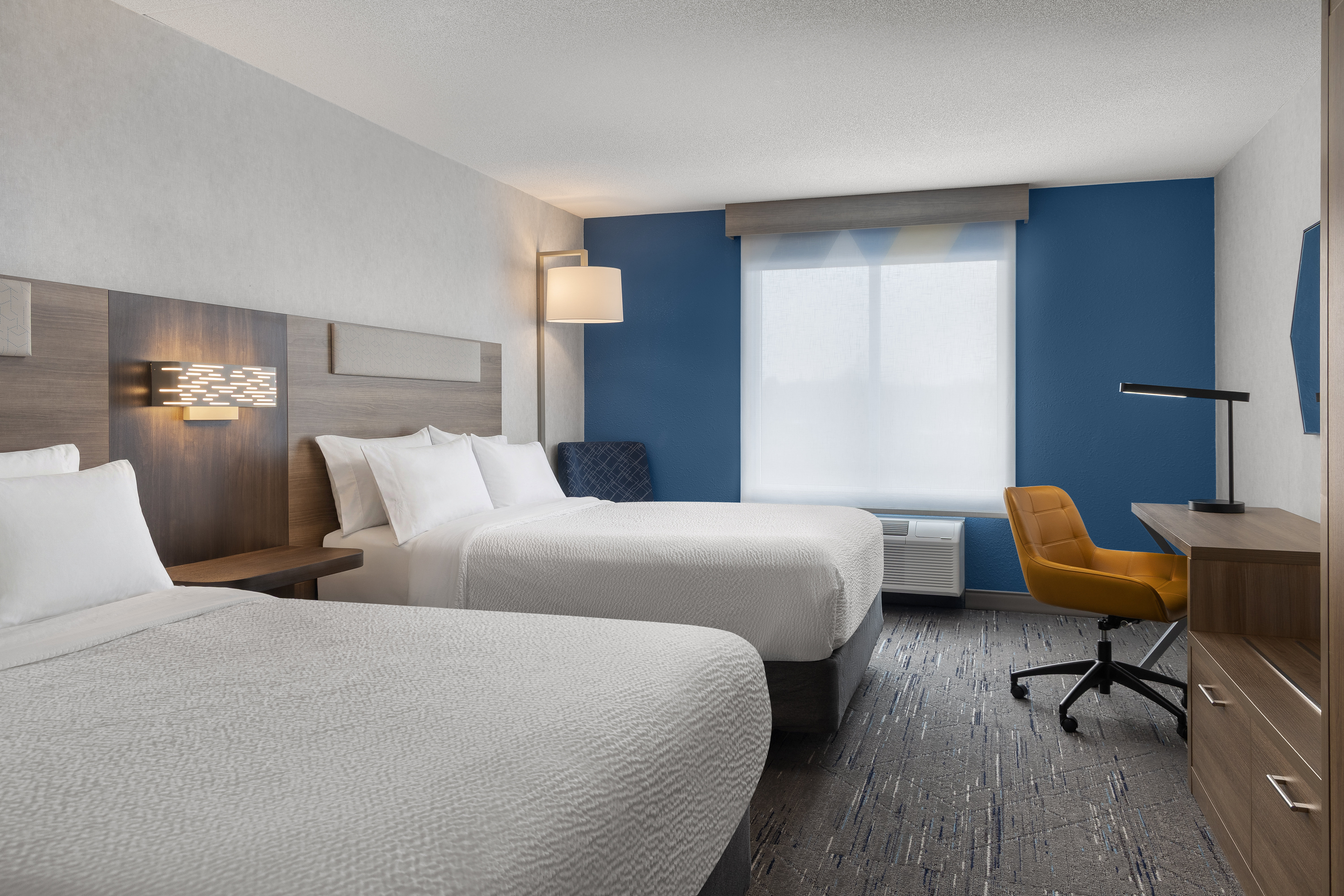 Holiday Inn Express Suites 25/66