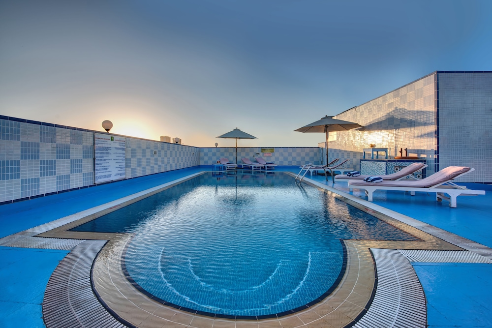 swimming pool spa