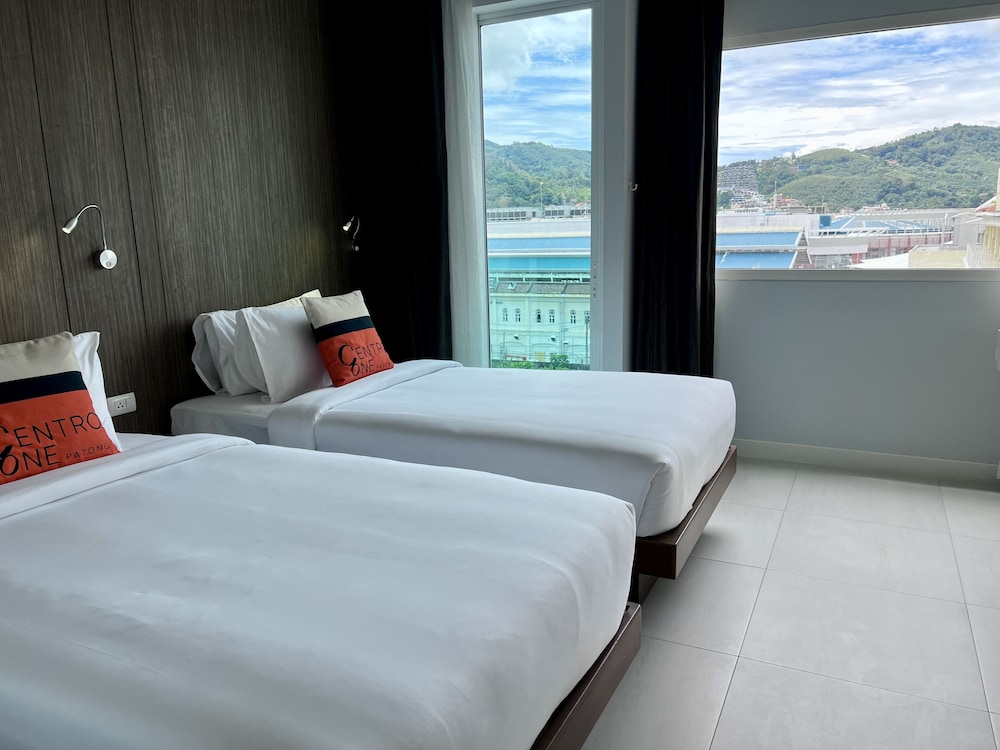 DELUXE, TWIN BEDS