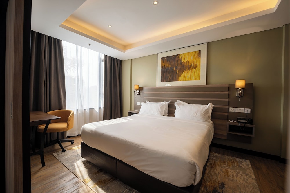 Trademark Suites at Enaki Town 17/60