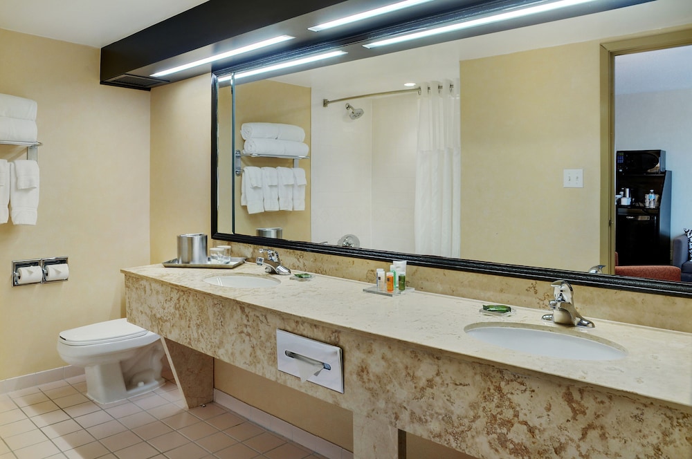 Courtyard by Marriott Kitchener 48/52