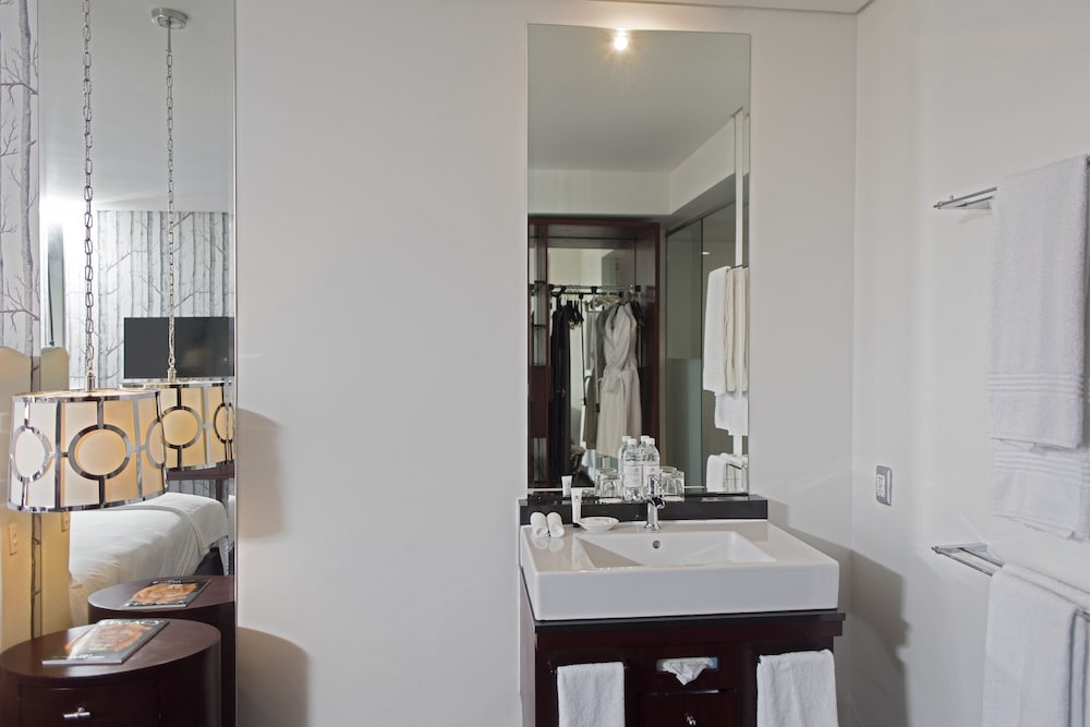 Davinci Hotel And Suites On Nelson Mandela Square 33/67