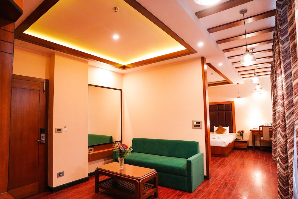 Orsino Resort Mall Road 31/46