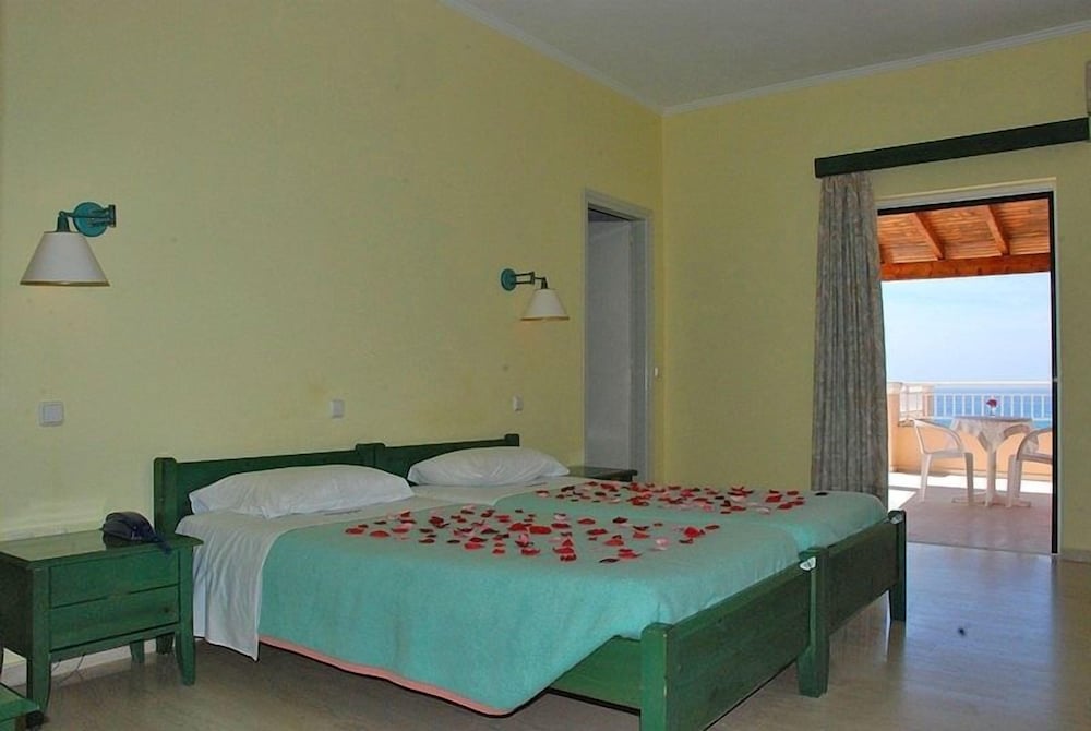 Paramonas Hotel 18/50