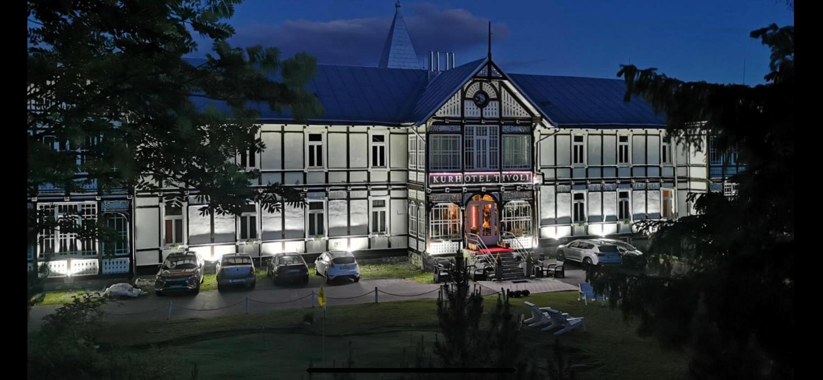 Palace Tivoli 2/50