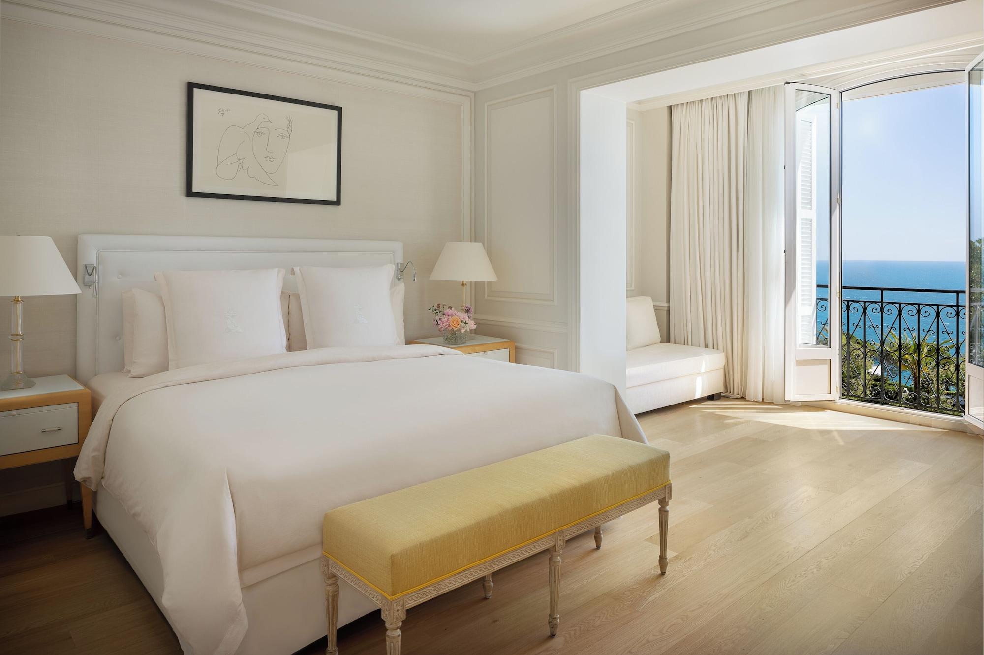 Capsule, Suite, King Bed