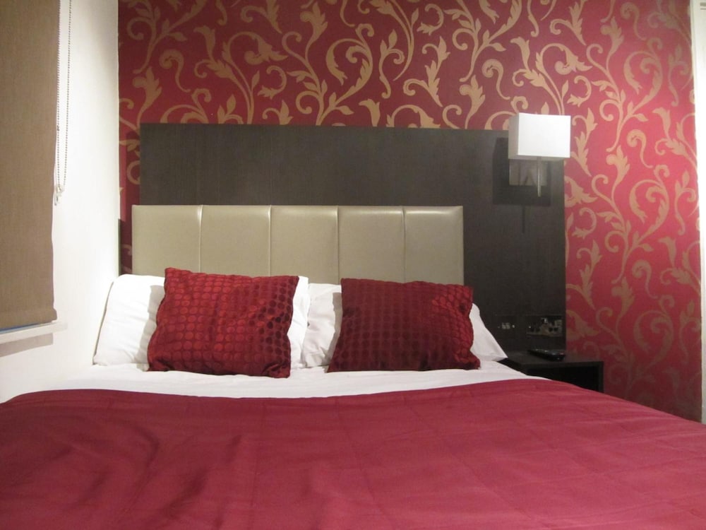 Goodwood Hotel 25/50