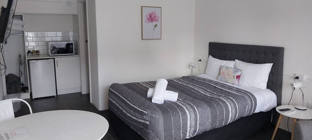 Standard, Queen Bed